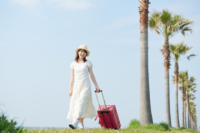 理想のライフスタイルと旅行する女性